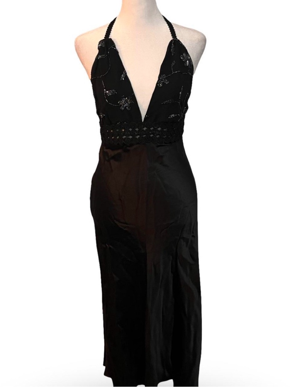 Elegant Black Halter Evening Dress with Embellished Bodice